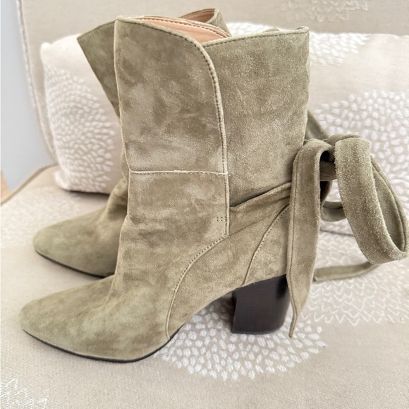 Banana Republic Olive Heeled Boots Suede Finish Tie Bow in back see all pics - Picture 5 of 11